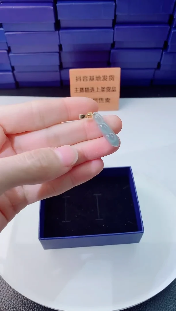 翡翠未镶嵌颈饰