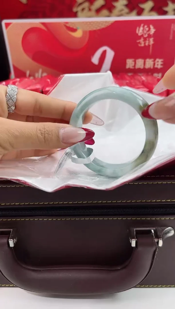 【闪购商品】翡翠手镯未镶嵌3翡翠手镯（微瑕）