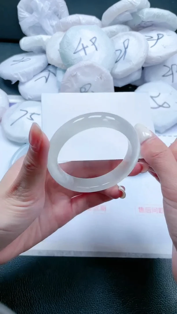 【闪购商品】石英质玉手镯未镶嵌 白月光手镯-52