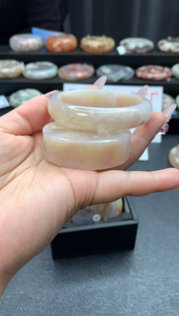 未镶嵌手镯石英质玉（54圈口）赠送镯心 无证书