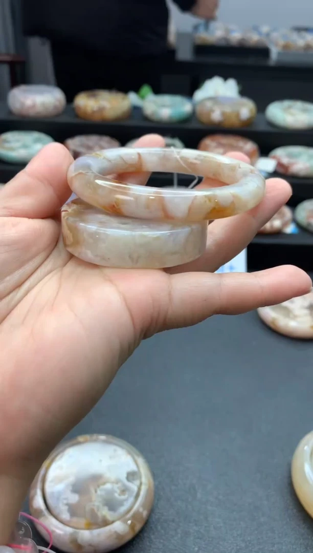 未镶嵌手镯石英质玉（54-55圈口）赠送镯心 无证书