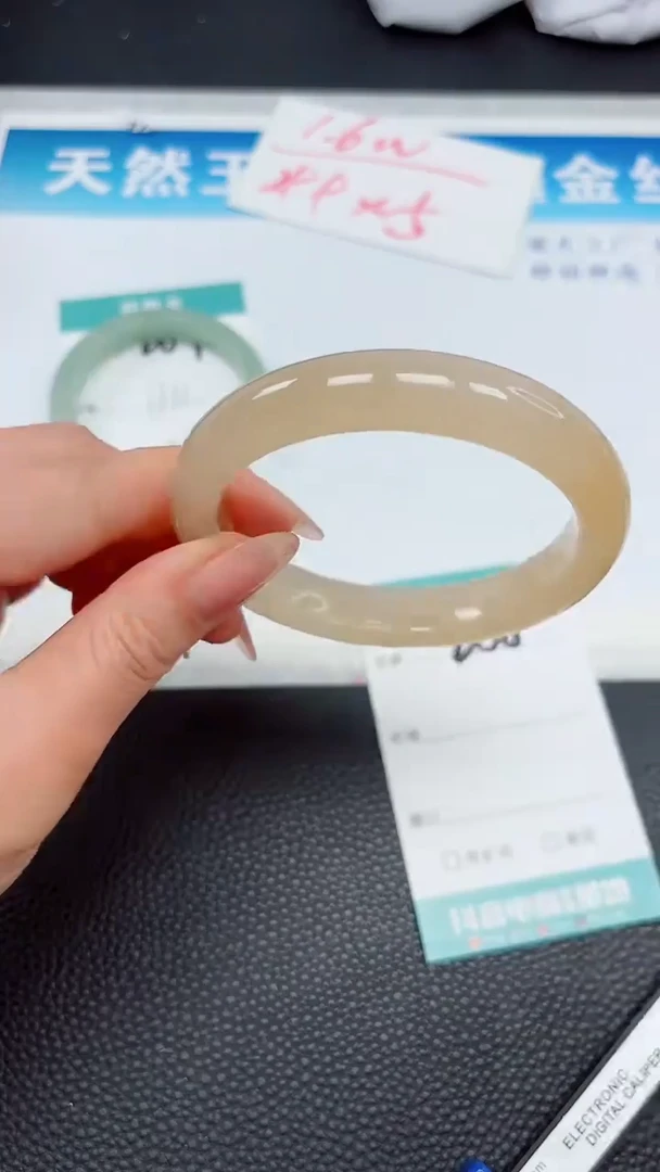 【闪购商品】石英质玉手镯未镶嵌268