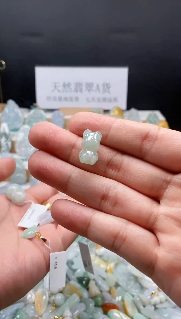 翡翠未镶嵌吊坠(不含链)148小熊