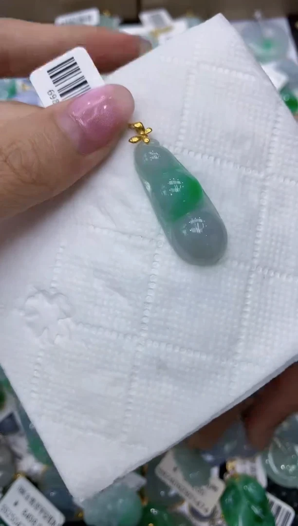 翡翠18K金镶嵌颈饰111111111
