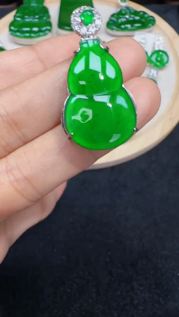 未镶嵌定制翡翠翡翠吊坠190