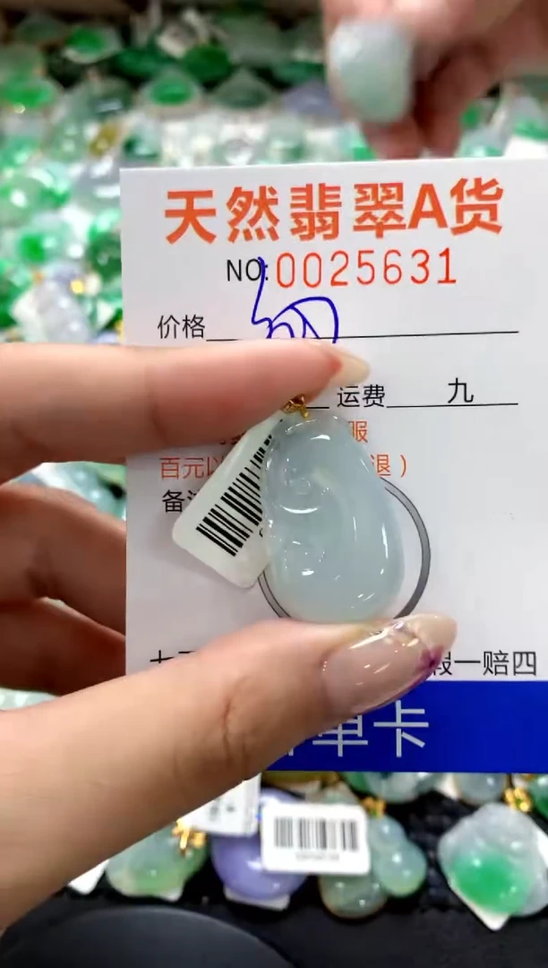 翡翠18K金镶嵌颈饰1