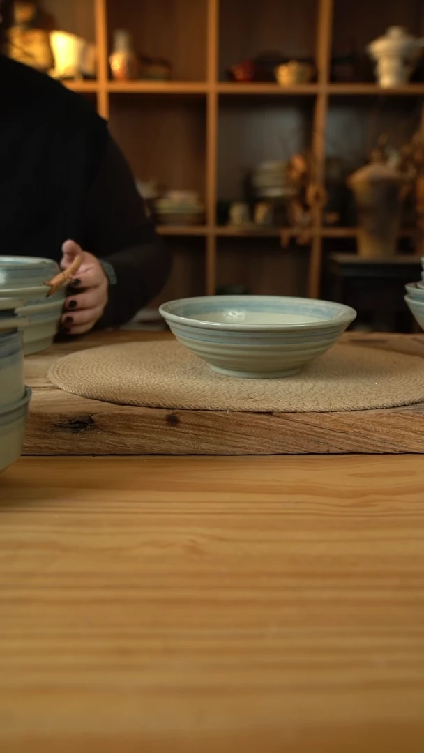 青云系列的8英寸螺纹面碗1个