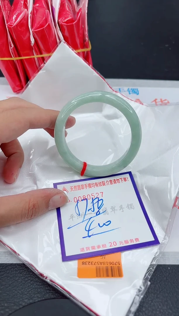 翡翠手镯未镶嵌1