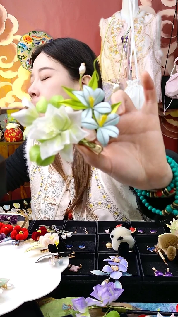 非遗绒花边夹还美