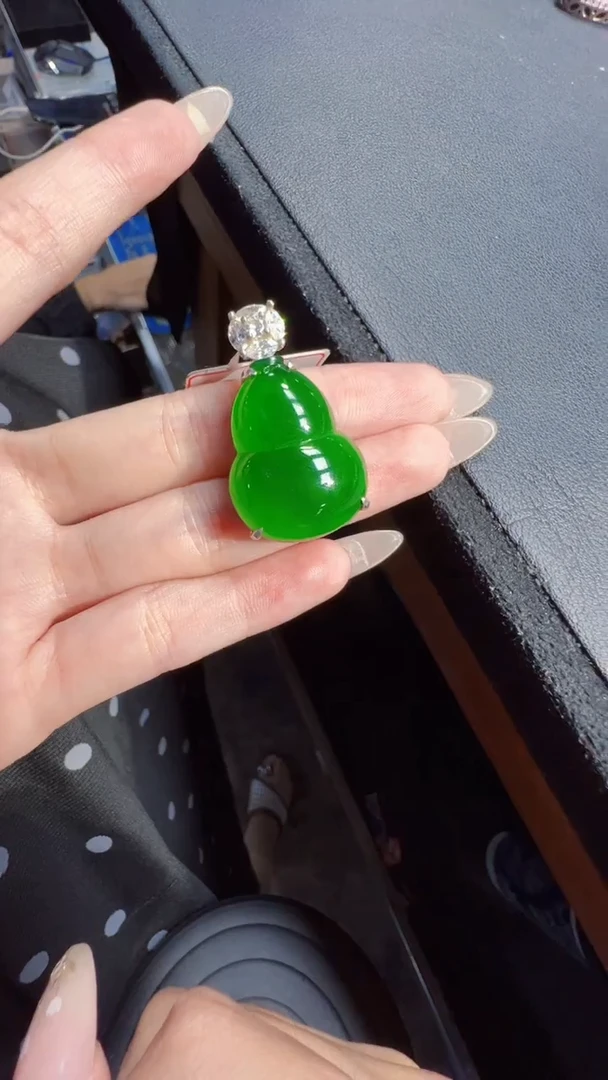 未镶嵌定制翡翠翡翠A货有轻微色差属于正常现象，葫芦多样性发货1