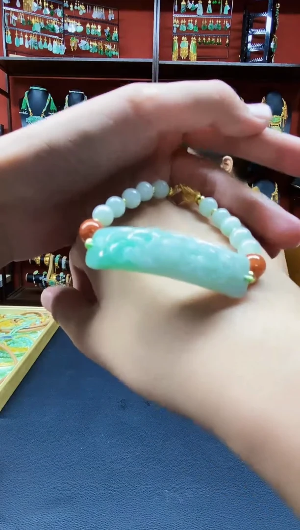 颈饰未镶嵌翡翠手串