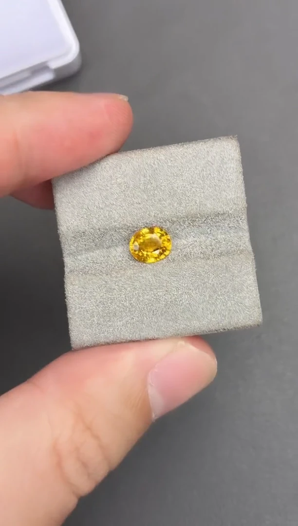 裸石彩色蓝宝石未镶嵌1.3ct/金丝雀/疯狂星期五