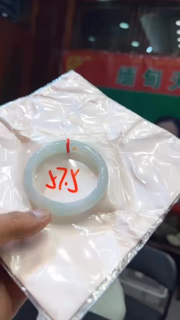 翡翠手镯未镶嵌手镯