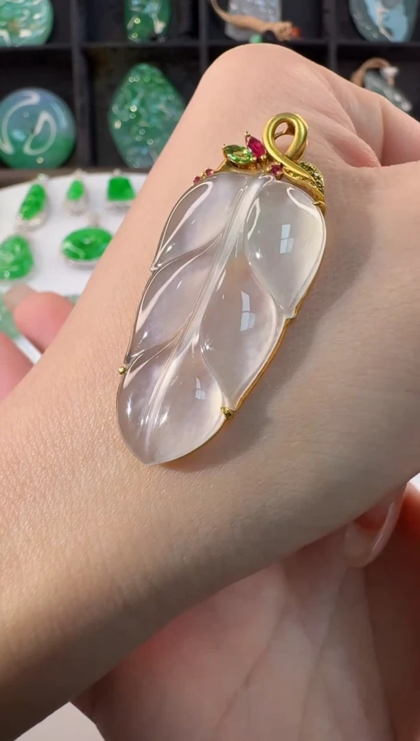 颈饰18K金镶嵌翡翠缅甸A货翡翠