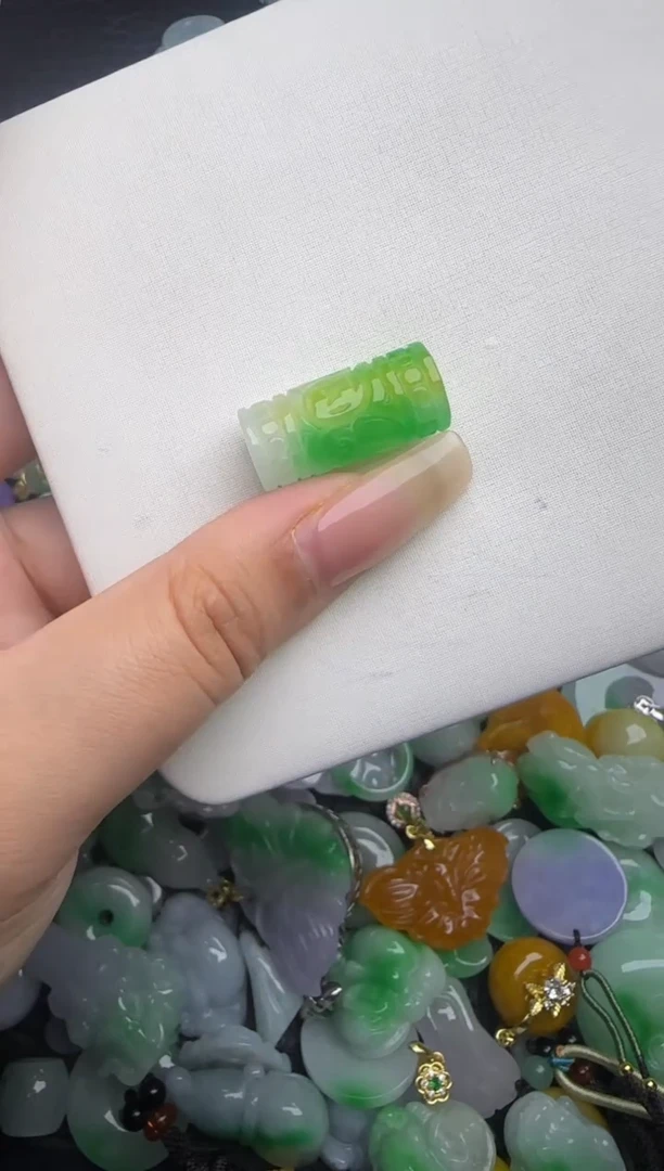 翡翠未镶嵌颈饰天然缅甸翡翠吊坠