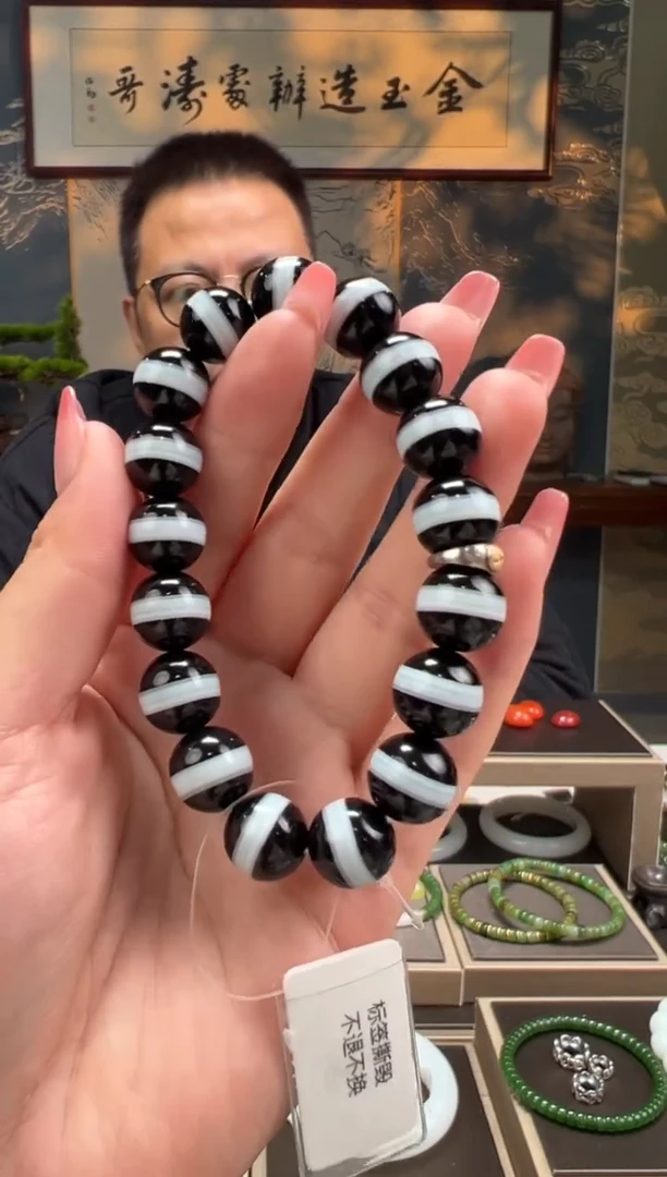 【闪购商品】玛瑙/玉髓手串未镶嵌一线天卡12mm