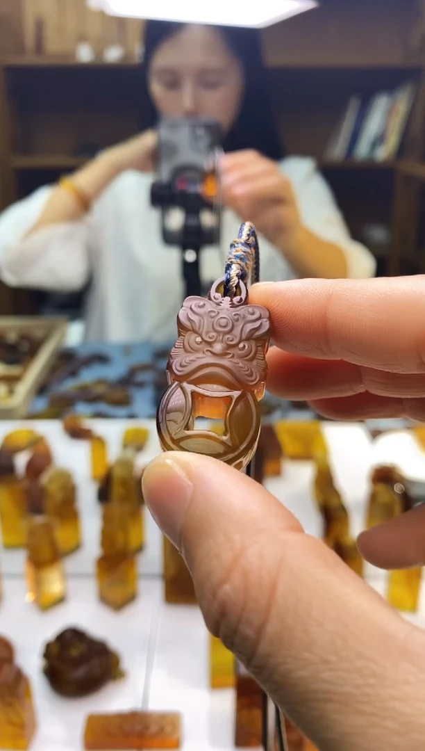 琥珀颈饰未镶嵌SN69-65（醒狮扣）
