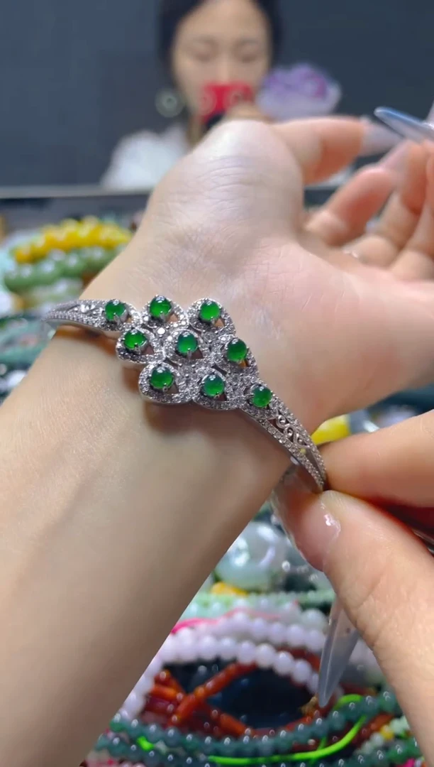 颈饰未镶嵌翡翠/T/翡翠A货，一件也是批发价