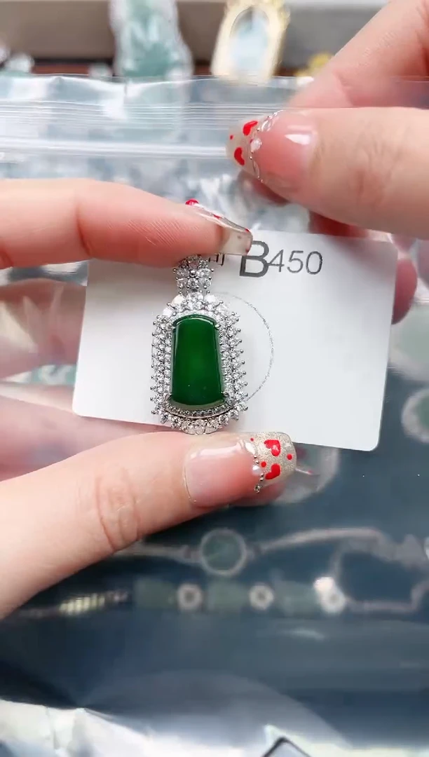 【闪购商品】翡翠颈饰未镶嵌450赠皮绳