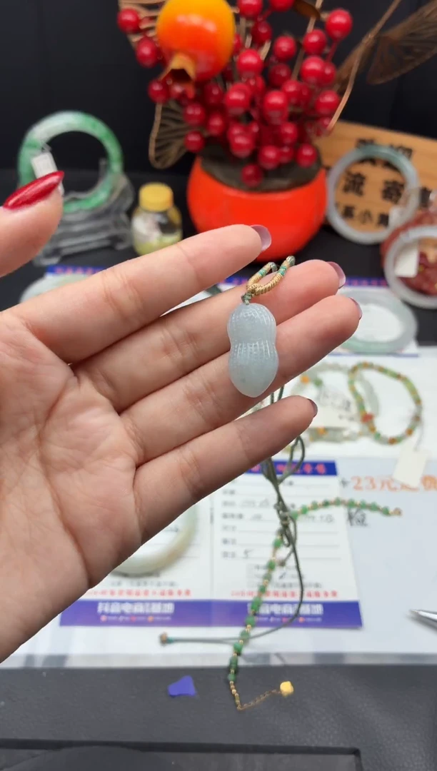 颈饰未镶嵌翡翠挂件