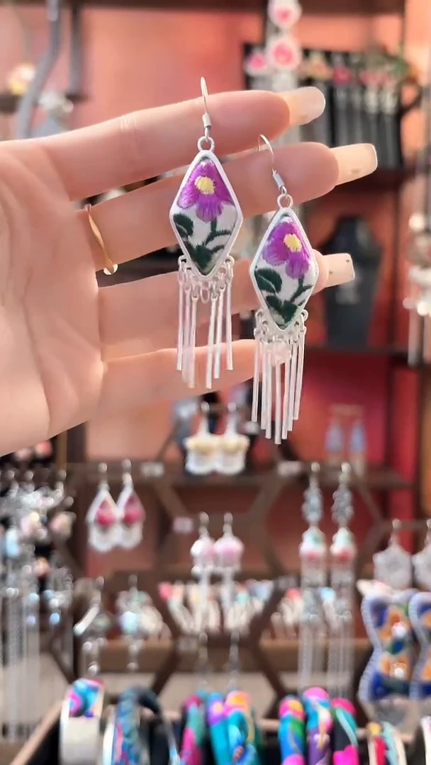 织绣云织谣民族风精美饰品 132**