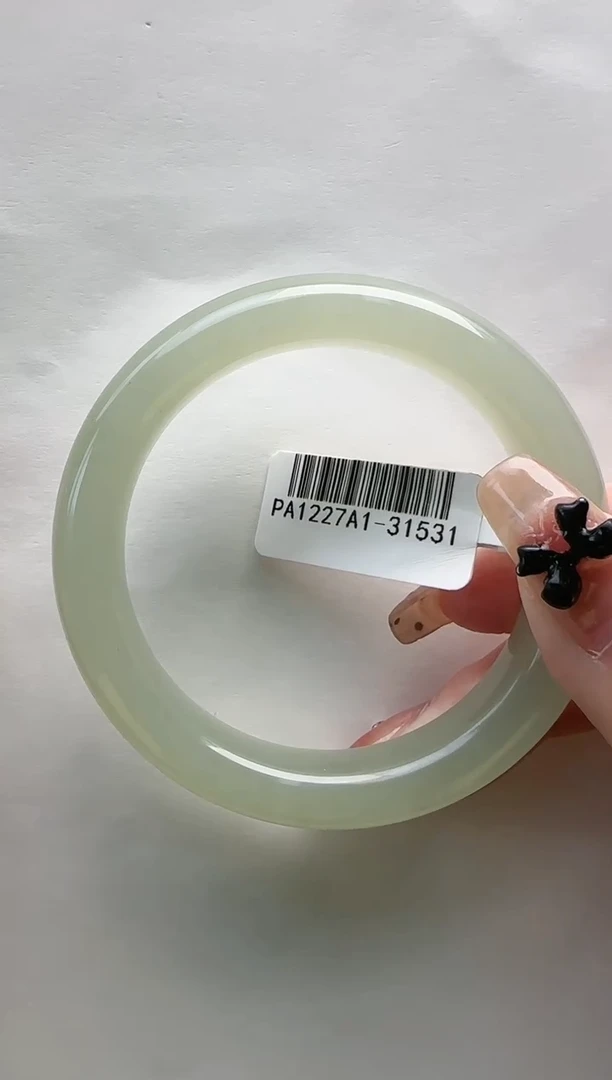 【闪购商品】和田玉手镯未镶嵌50+