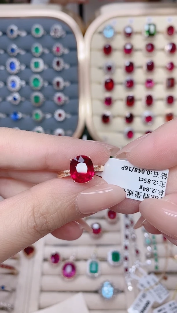 18K金镶嵌碧玺戒指碧玺2.85CT