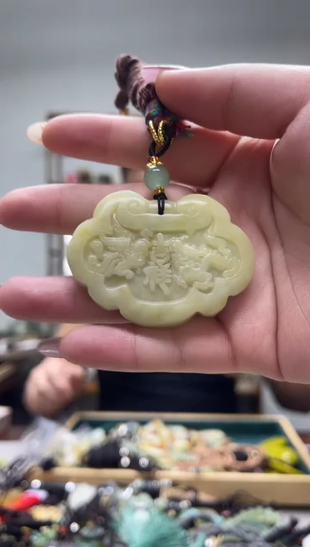 未镶嵌岫玉吊坠·