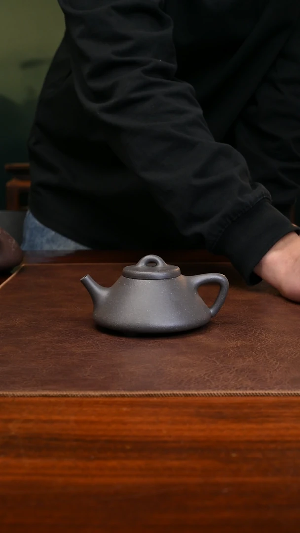 【闪购商品】紫砂茶壶大水潭底槽青150cc子冶