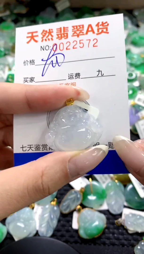 翡翠18K金镶嵌颈饰1111111111111111