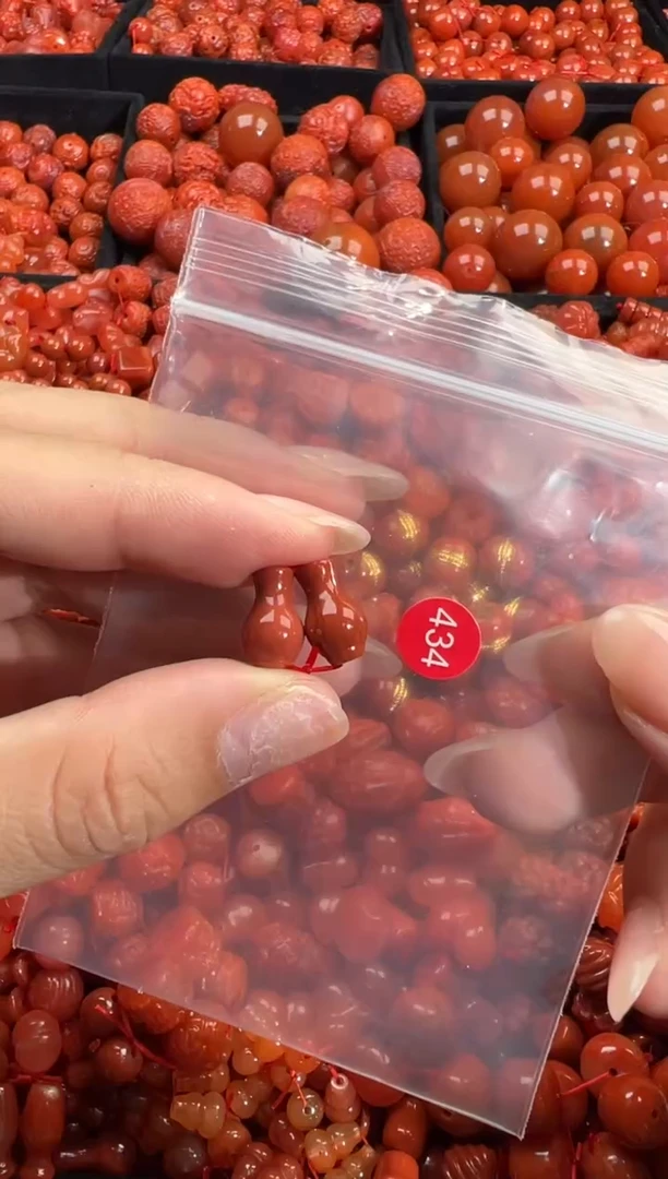 南红玛瑙未镶嵌颈饰1