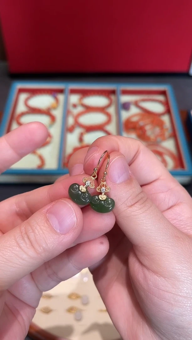 颈饰银S925镀金镶嵌和田玉耳钉