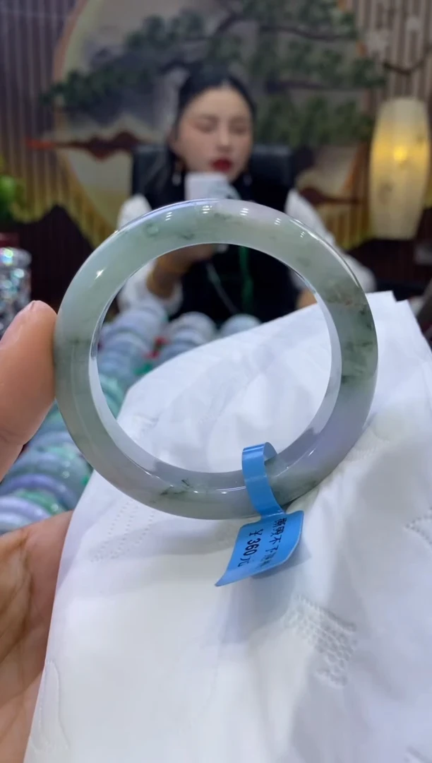 【闪购商品】翡翠手镯未镶嵌多人08605