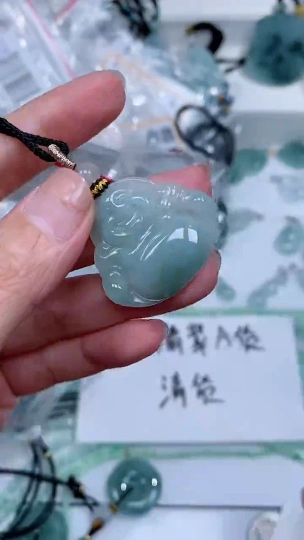 颈饰未镶嵌翡翠吊坠