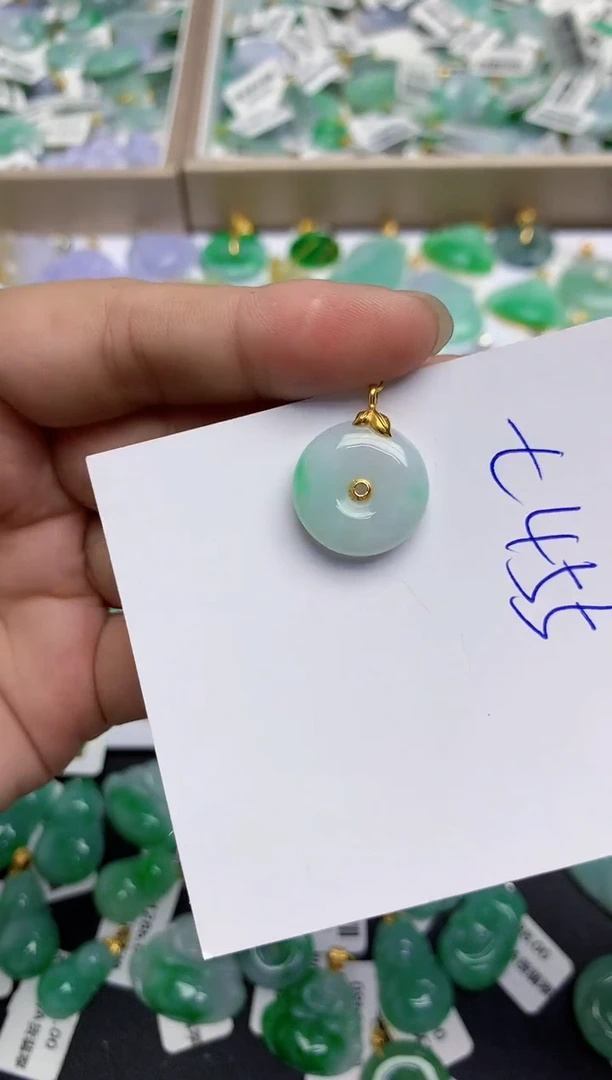 翡翠18K金镶嵌颈饰11111111