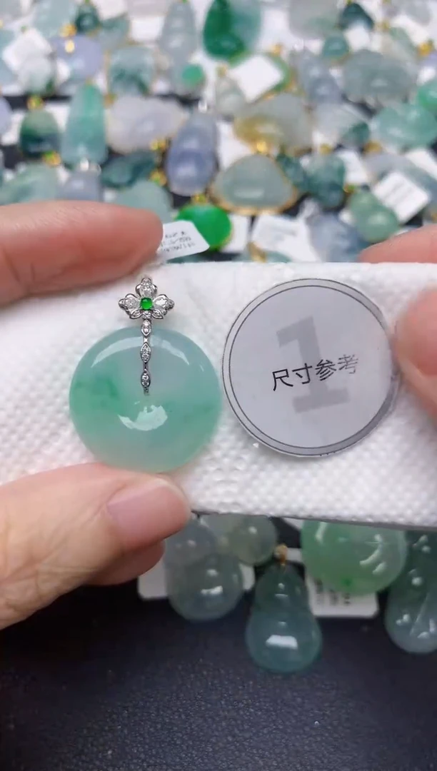 颈饰18K金镶嵌翡翠天然缅甸A货翡翠