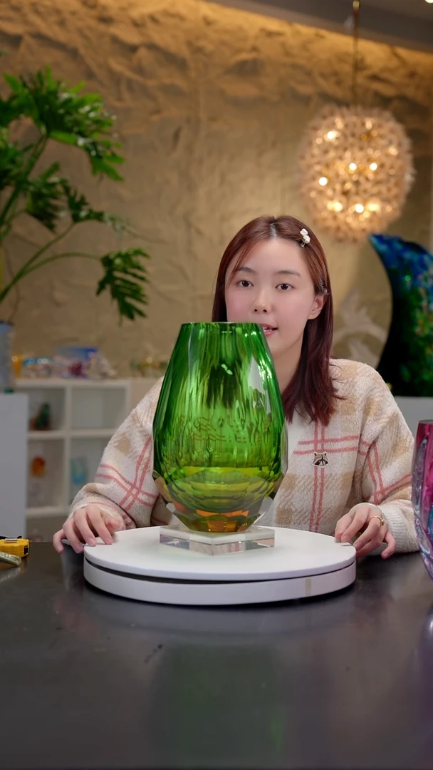 摆件祖母绿琥珀色切面花器+底座