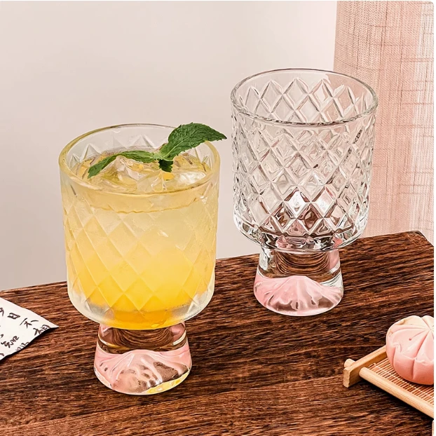 高颜值观山玻璃水杯女生可爱高级感轻奢高脚啤酒杯创意饮品咖啡杯