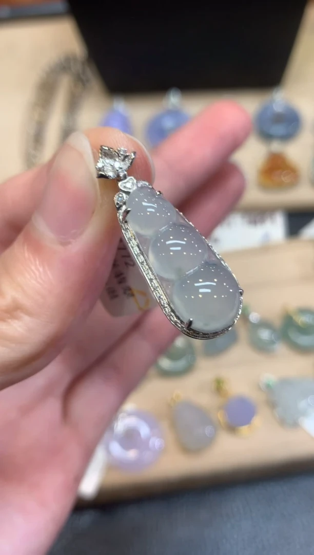 翡翠18K金镶嵌颈饰福豆【无服务费】