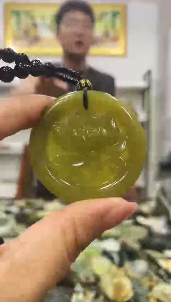 岫玉未镶嵌吊坠