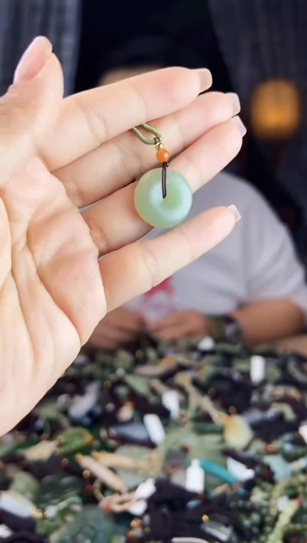 未镶嵌和田玉挂件1