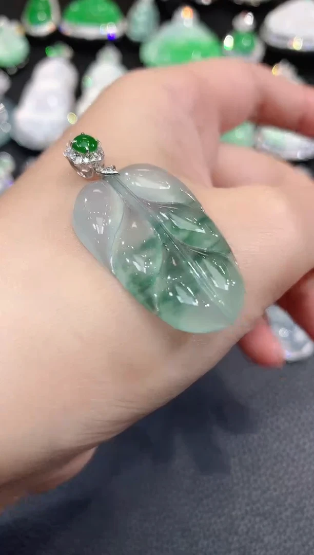 吊坠(不含链)18K金镶嵌翡翠D28