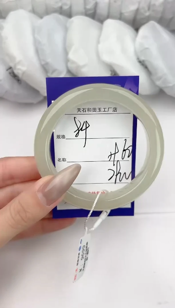 和田玉手镯未镶嵌84颜色微差无瑕疵