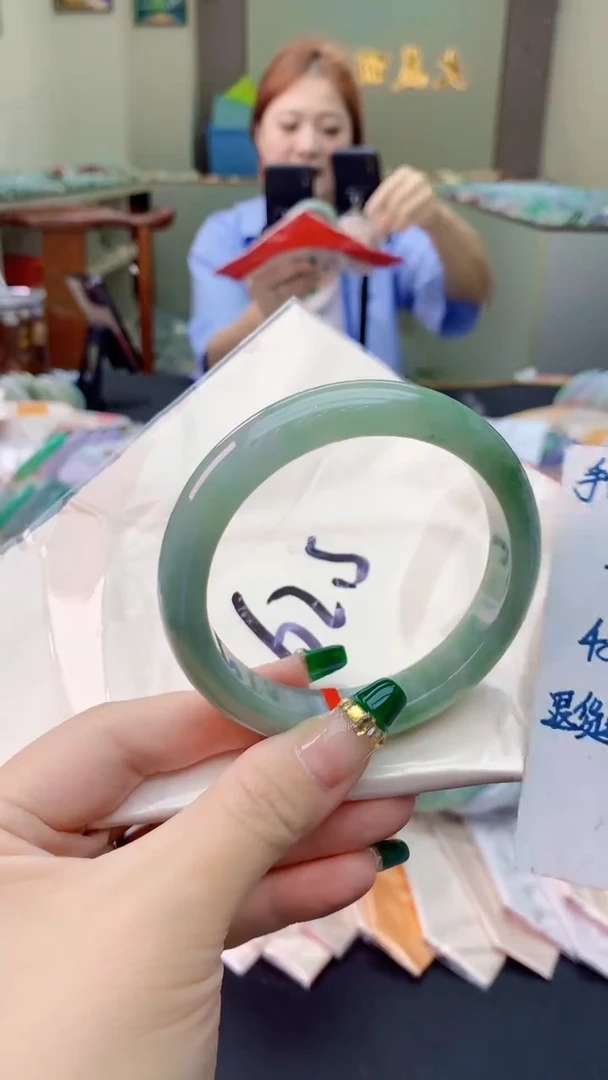 翡翠手镯未镶嵌0667282477