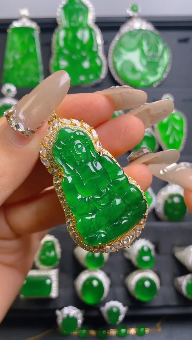 翡翠银S925镶嵌吊坠(赠链)观音