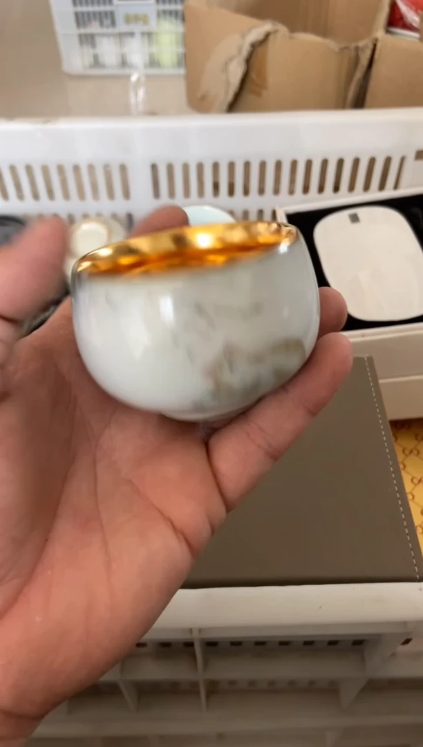 里面有裂介意勿拍