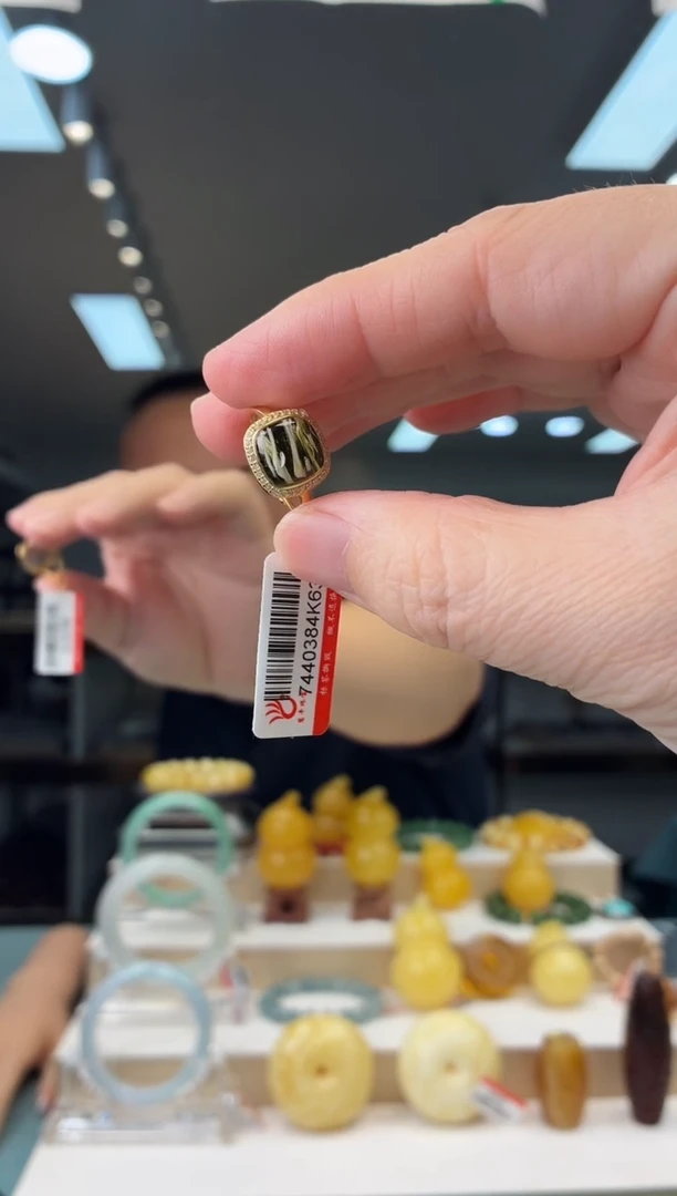 银S925镶嵌琥珀戒指戒指