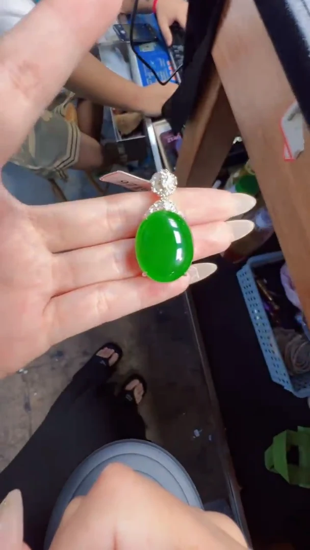 未镶嵌定制翡翠翡翠A货有轻微色差属于正常现象，蛋面多样性发货1