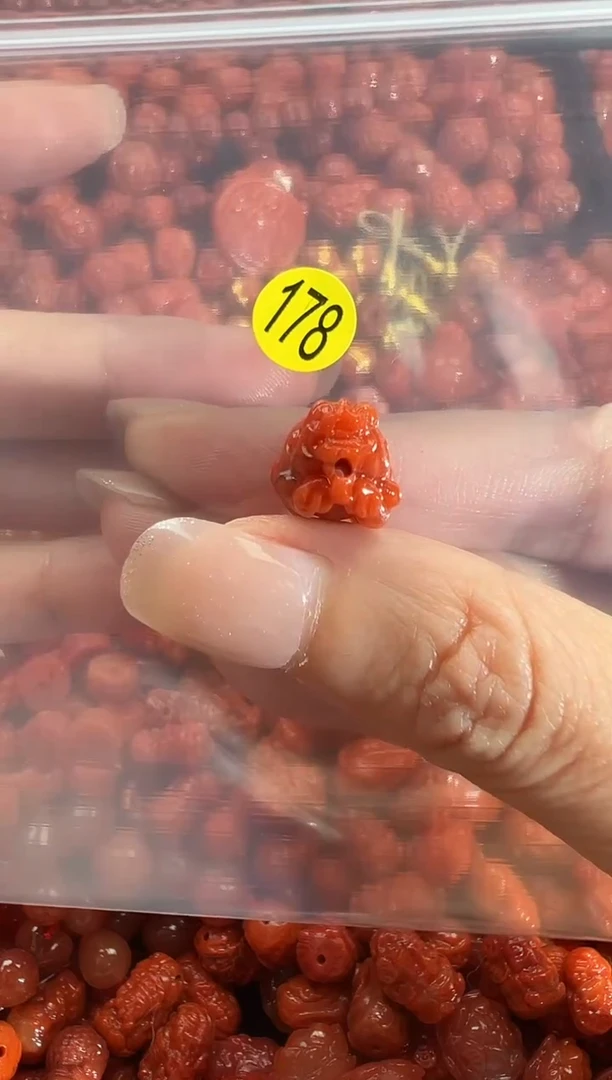 颈饰未镶嵌南红玛瑙1