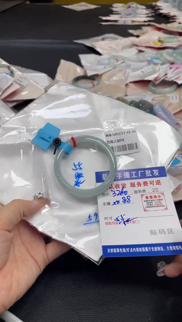 未镶嵌手镯翡翠??翡翠手镯